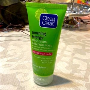 clean & clear facial scrubs